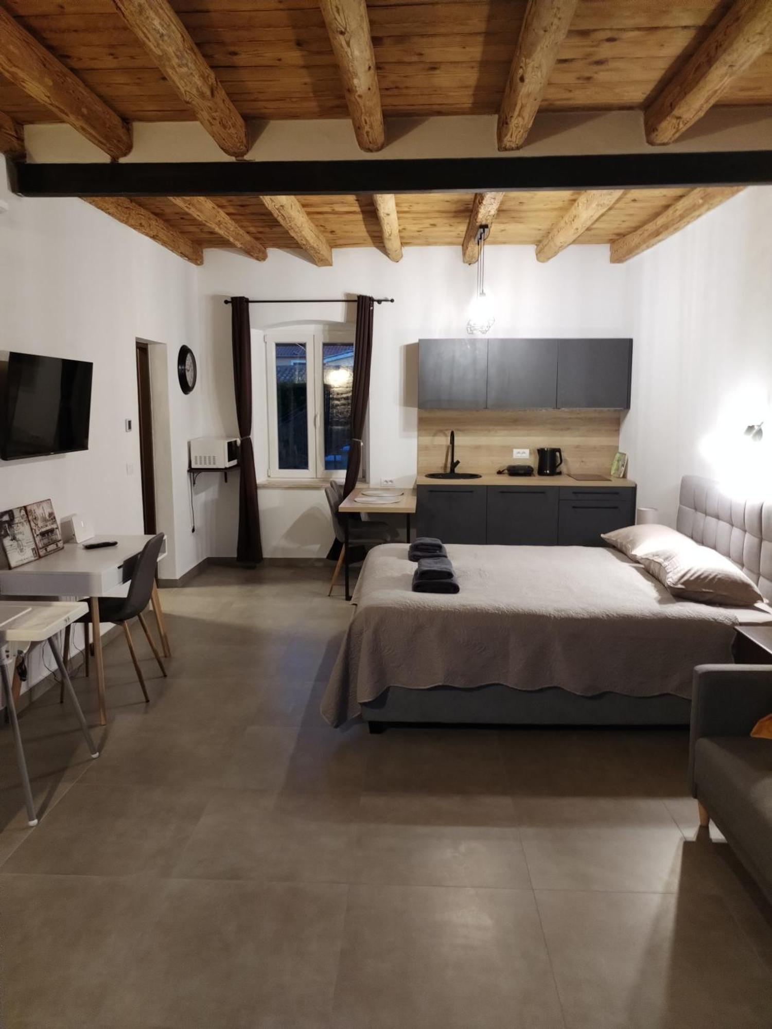 Studio Apartman Ivor Bale Luaran gambar